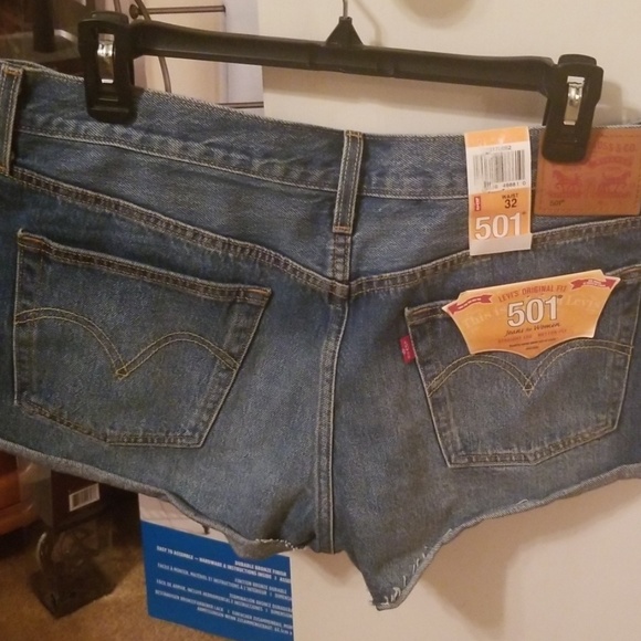 Levi denim shorts 501 original fit - Picture 3 of 6